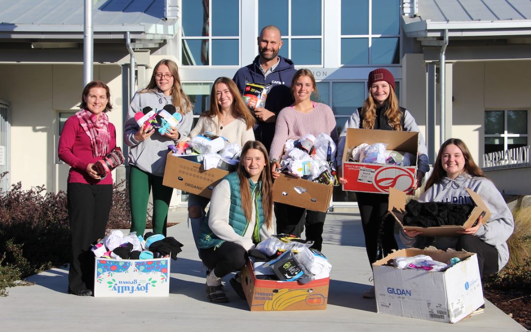 Recent Templeton High School Students Make Donation to CAPSLO