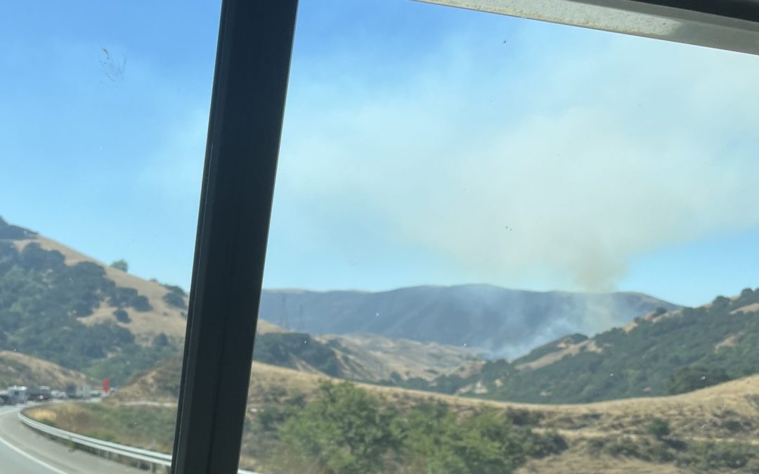 Fire starts along HWY 101 on Cuesta Grade, threatening structures and forcing closures