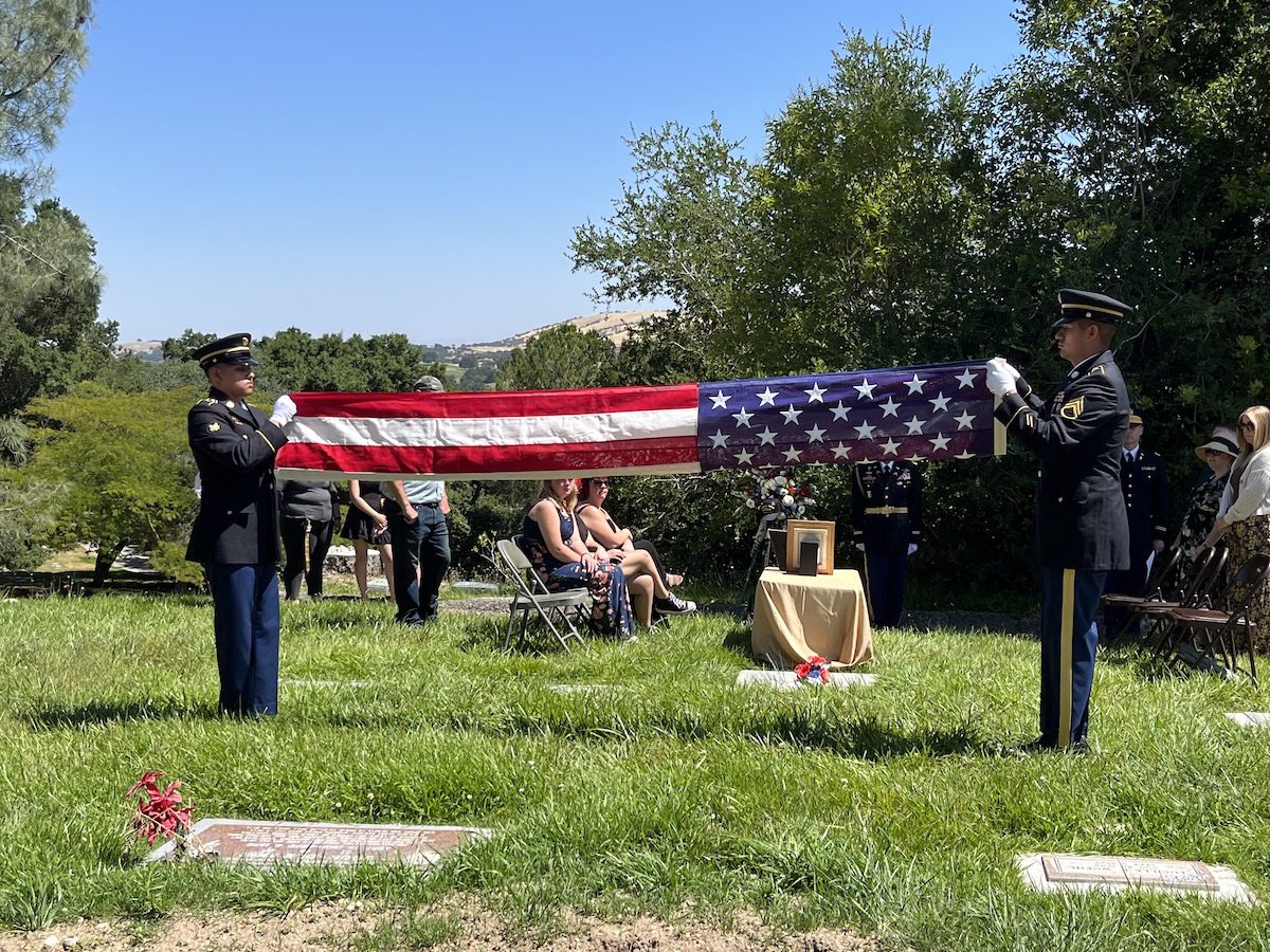 Charles 'Cap' Capper's life celebrated with military honors memorial ...