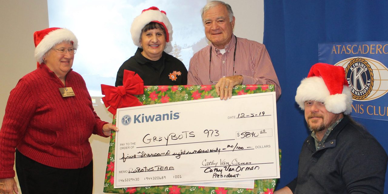 Knights of Columbus, Kiwanis Club Donates to Greybots