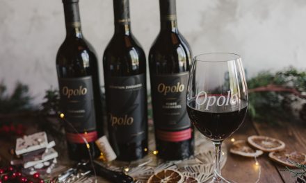 Paso Robles Winery Presents Seasonal Wine Gifts and Cozy Guest Experience